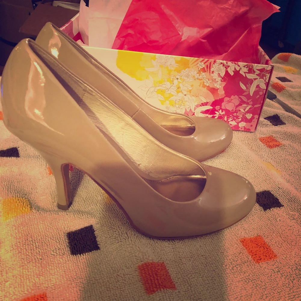 Chinese Laundry beige heels